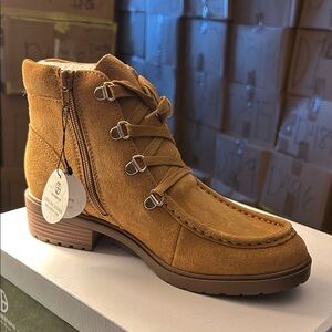 Giani Bernini Tan Lace Up Boots
